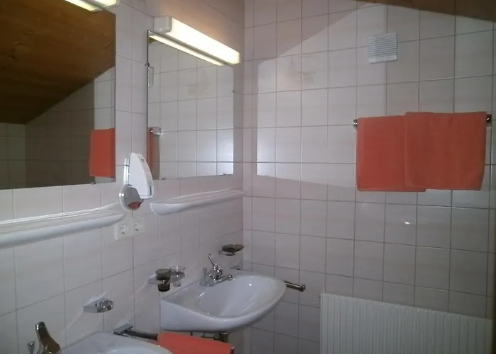 Garni Pfandl نيوستيف ام ستوبيتا